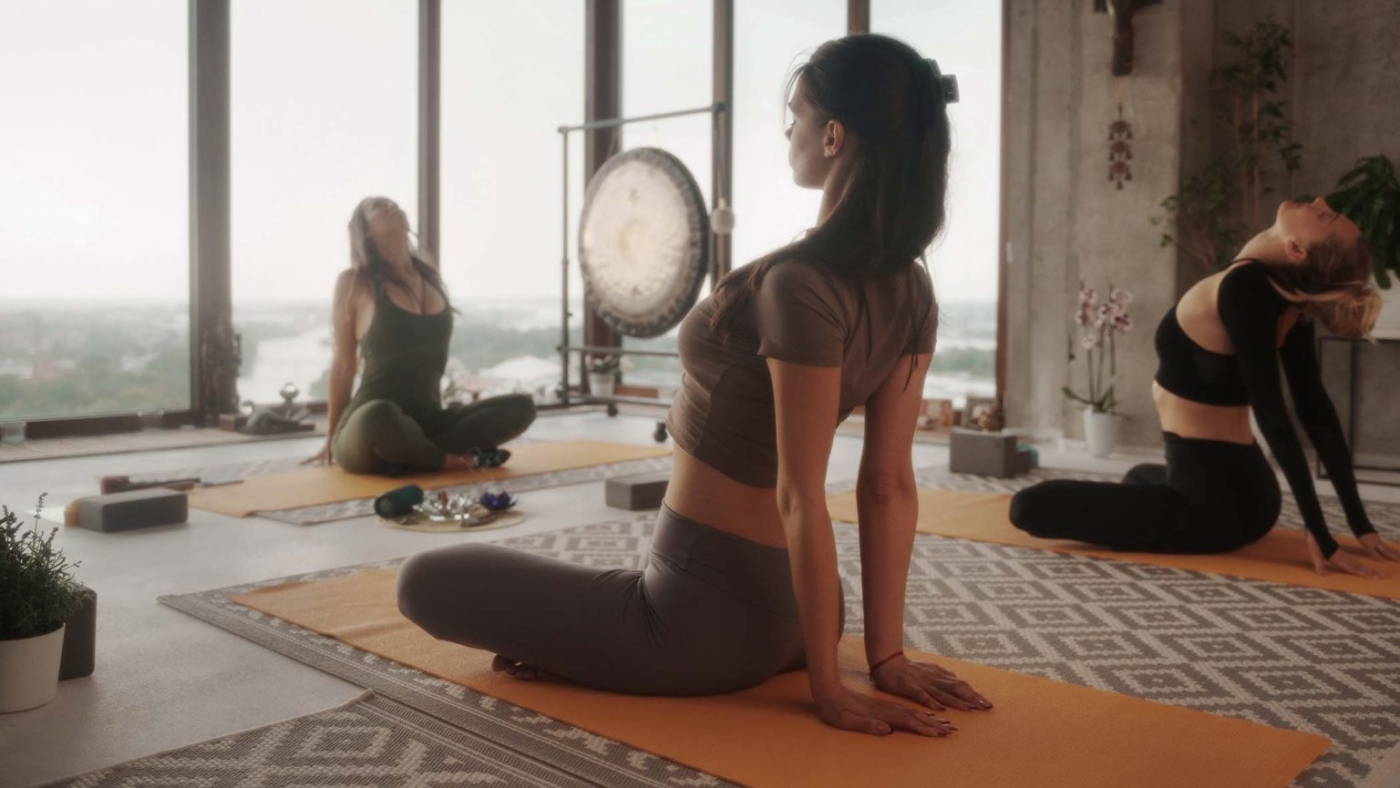 group-of-women-in-sportswear-practicing-yoga-EXU7PHK-1536x1024